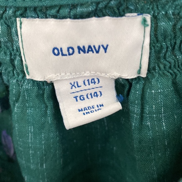 Old navy dark green flutter sleeve floral top - Picture 3 of 3